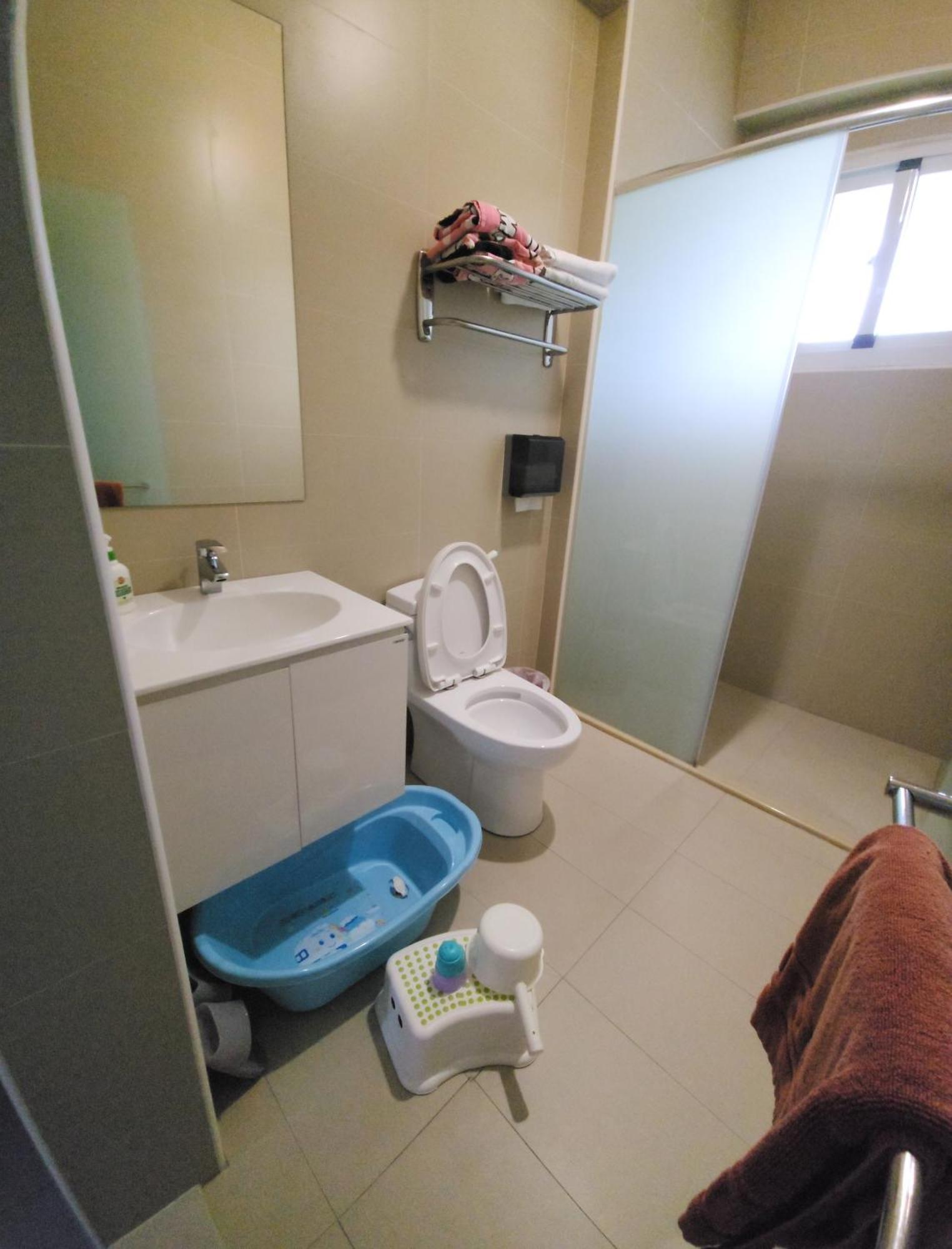 The Railroad Runs Hotel Taitung Bagian luar foto
